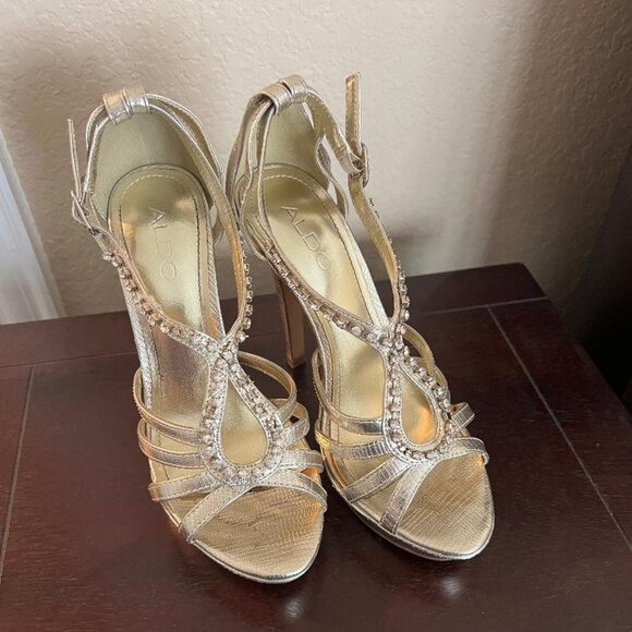 Aldo Gold Heels - Picture 7 of 8